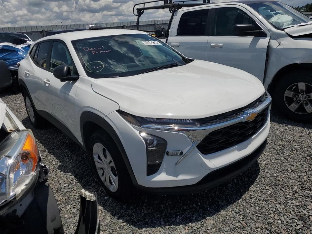 2025 Chevrolet Trax LS Sport Utility 4D