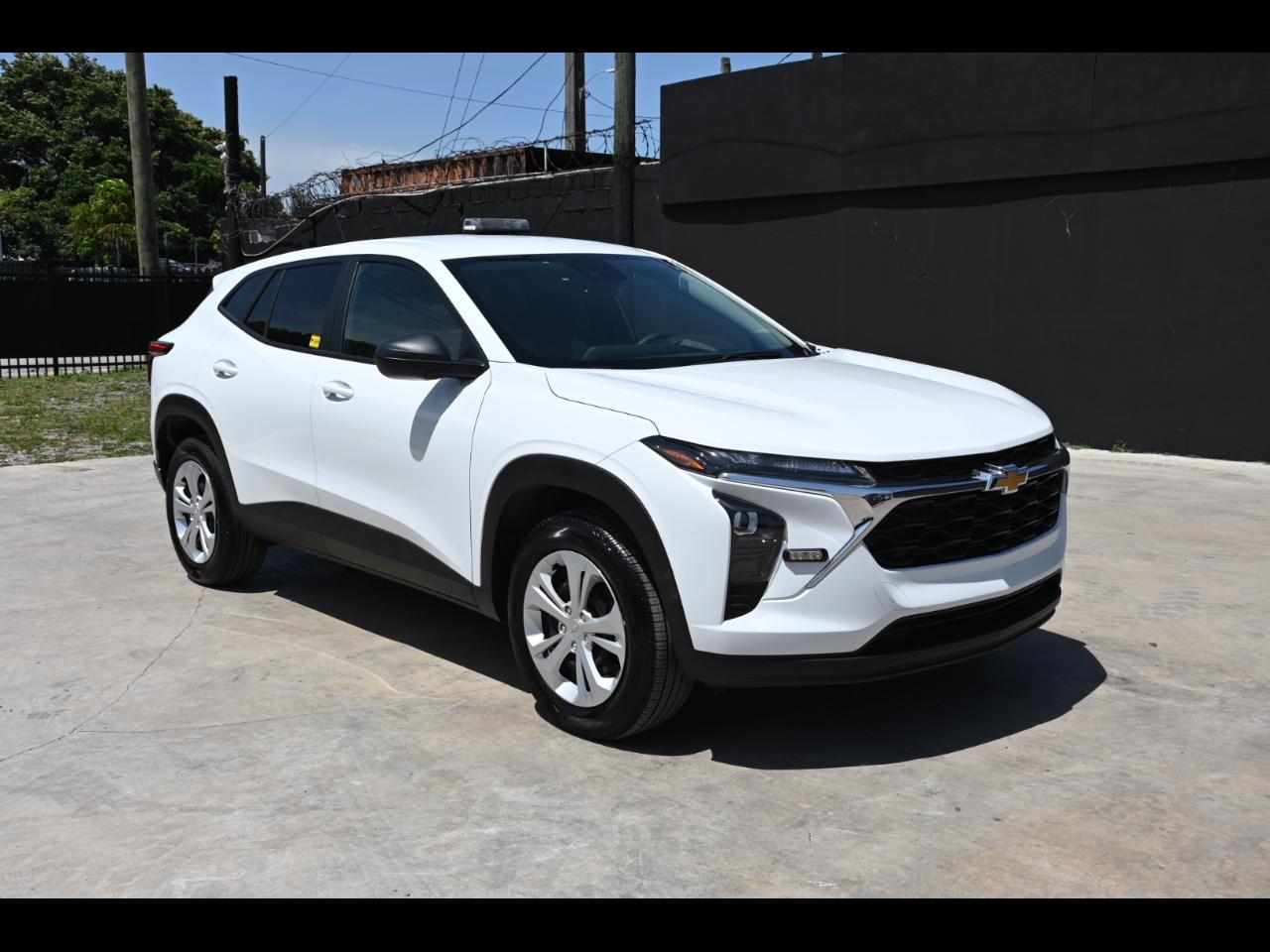 2025 Chevrolet Trax LS Sport Utility 4D