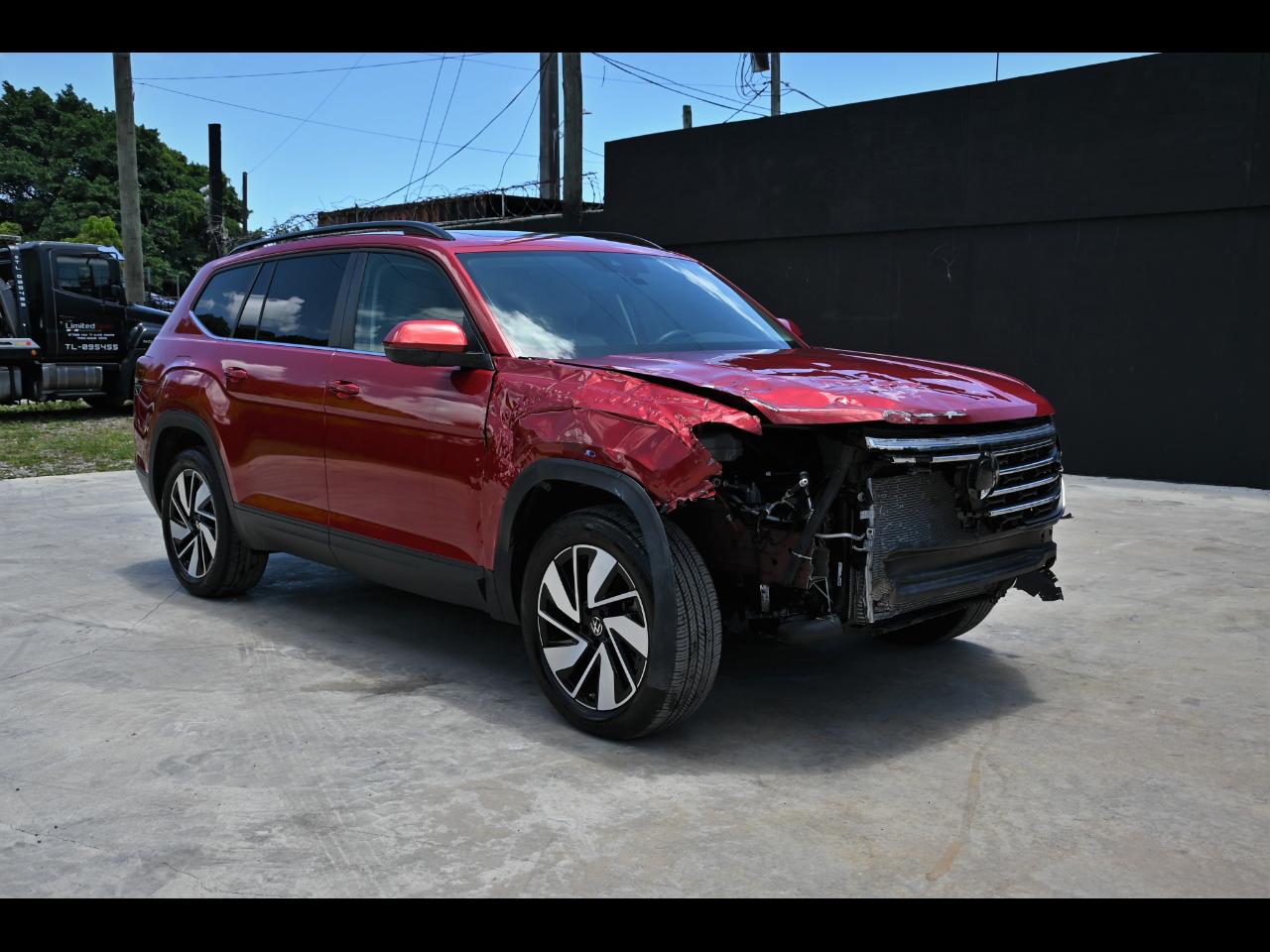 2025 Volkswagen Atlas SE w/Tech Pkg Sport Utility 4D