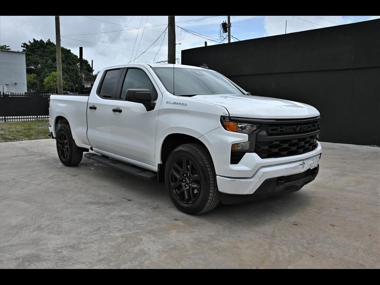 2025 Chevrolet Silverado 1500 Custom Pickup 4D 6 1/2 ft