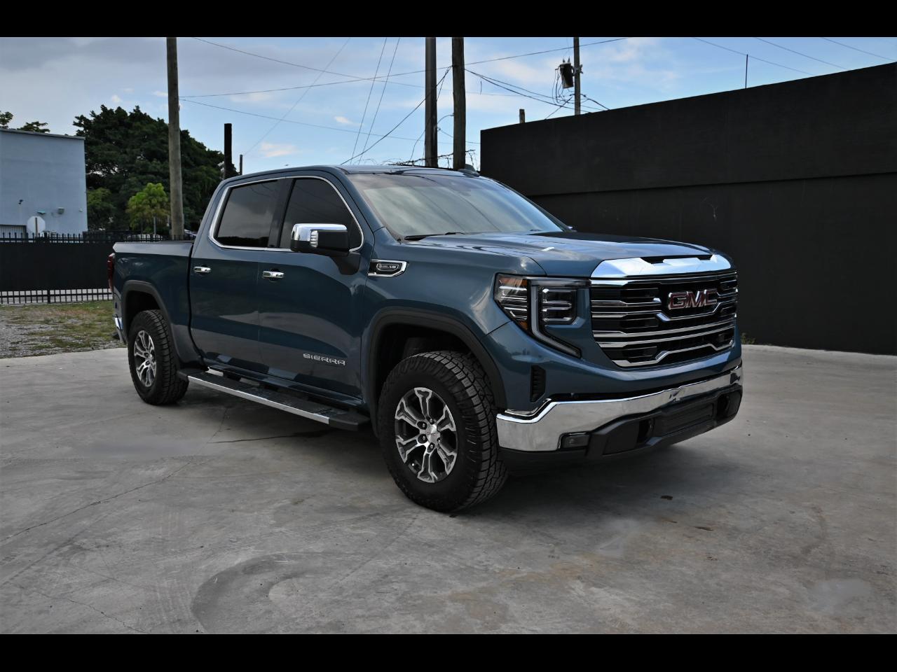 2024 GMC Sierra 1500 SLT Pickup 4D 5 3/4 ft