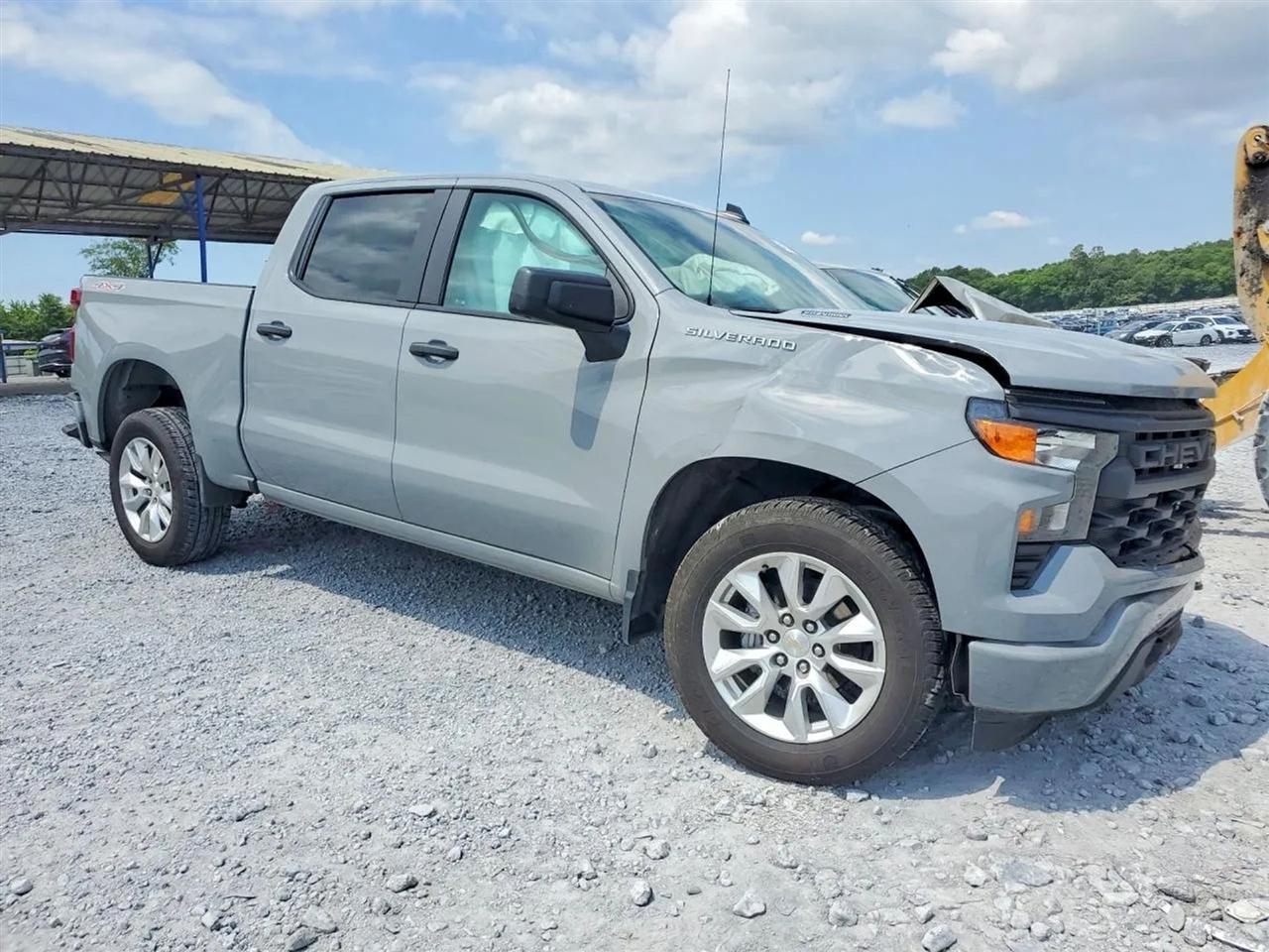 2025 Chevrolet Silverado 1500 Custom Pickup 4D 5 3/4 ft
