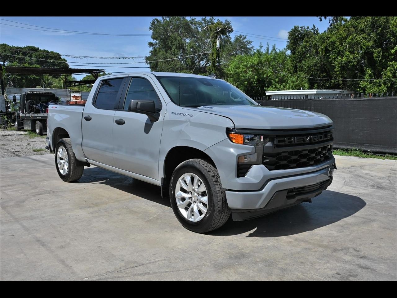 2025 Chevrolet Silverado 1500 Custom Pickup 4D 5 3/4 ft