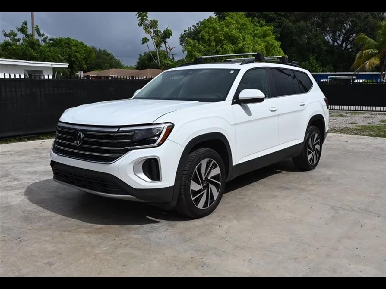 2024 Volkswagen Atlas SE w/Tech Pkg Sport Utility 4D