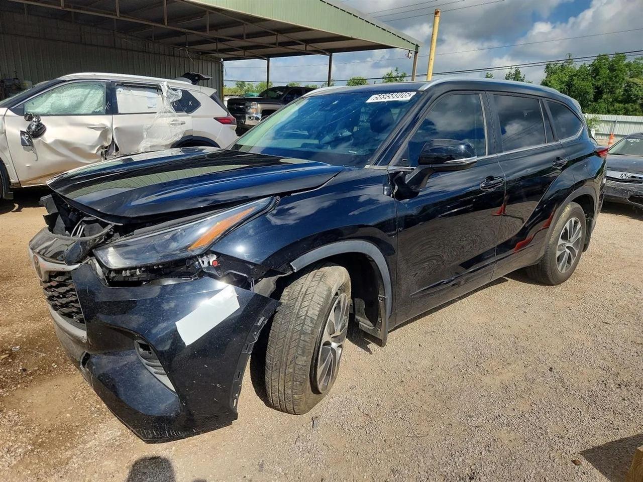 2023 Toyota Highlander XLE Sport Utility 4D