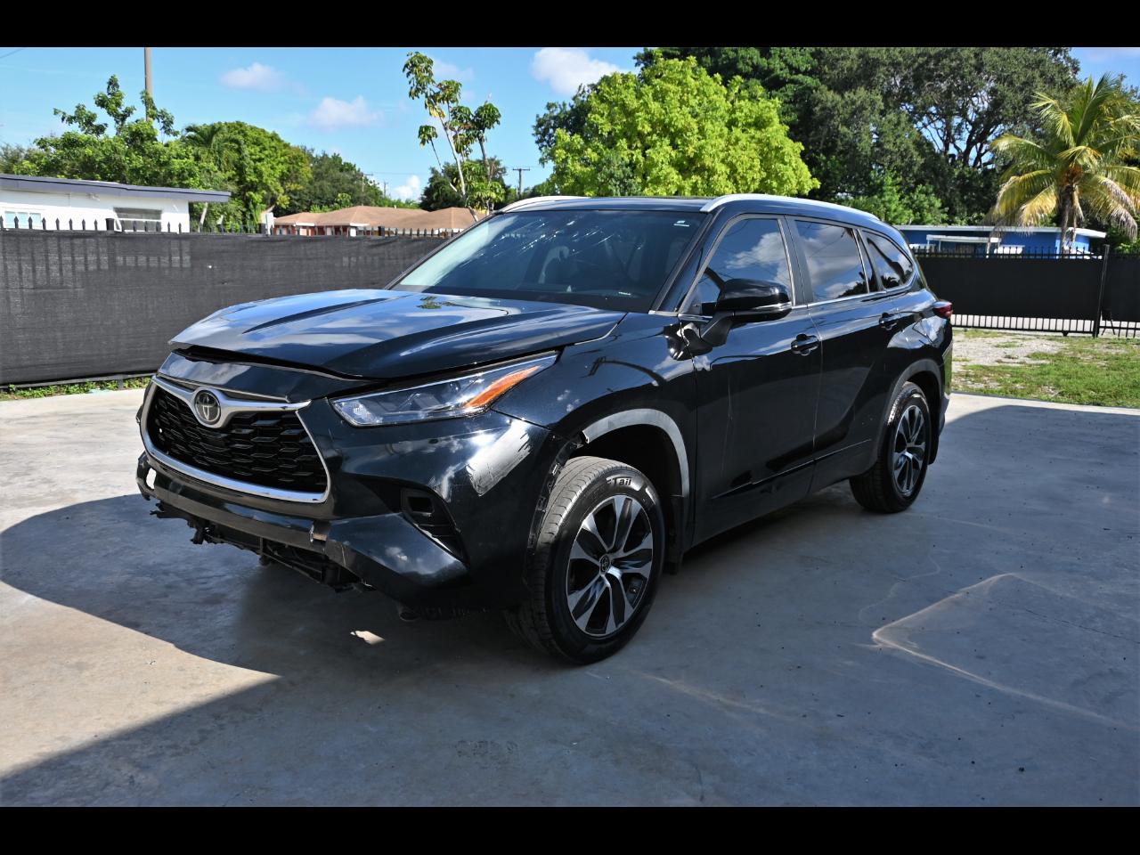 2023 Toyota Highlander XLE Sport Utility 4D
