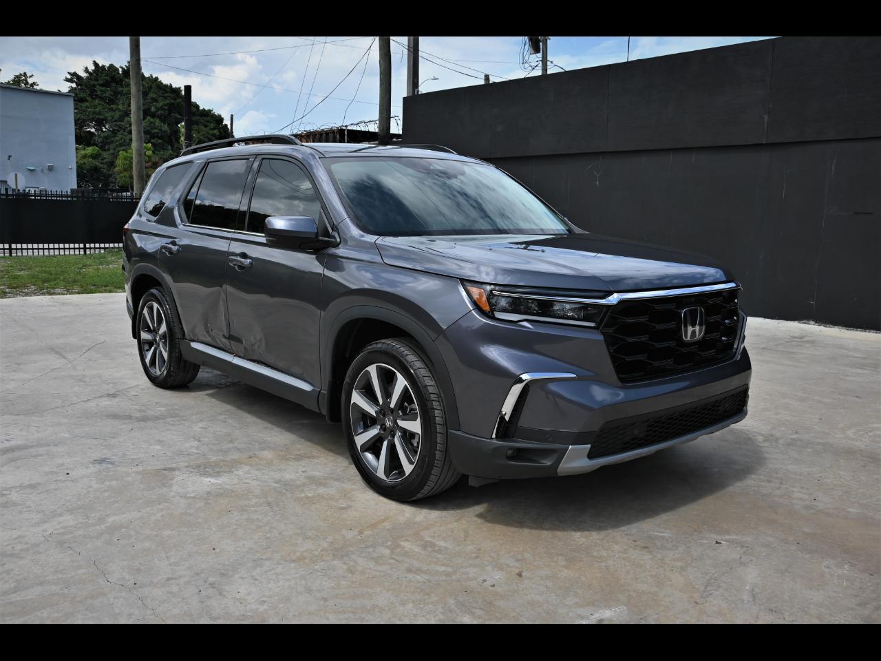 2025 Honda Pilot Touring Sport Utility 4D