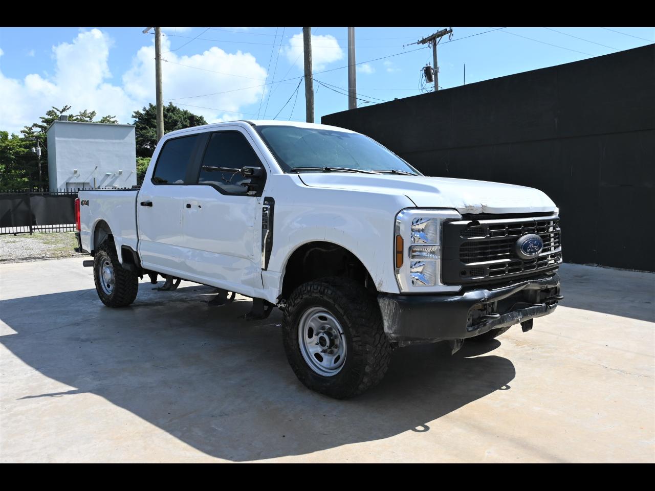 2024 Ford F-250 SD XL Pickup 4D 6 3/4 ft