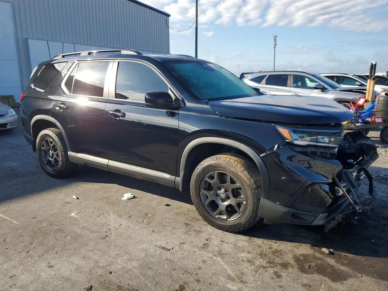2024 Honda Pilot TrailSport SUV 4D