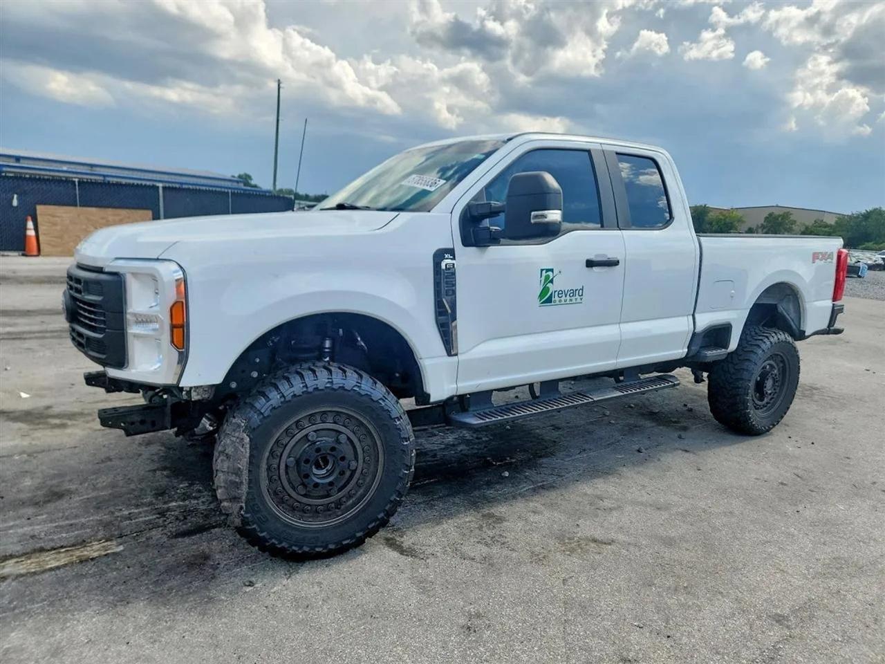 2024 Ford F-250 SD XL Pickup 4D 6 3/4 ft
