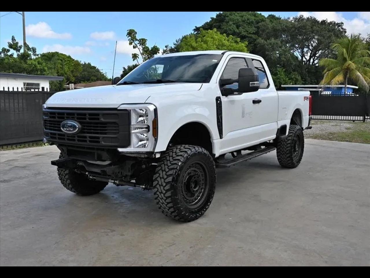2024 Ford F-250 SD XL Pickup 4D 6 3/4 ft