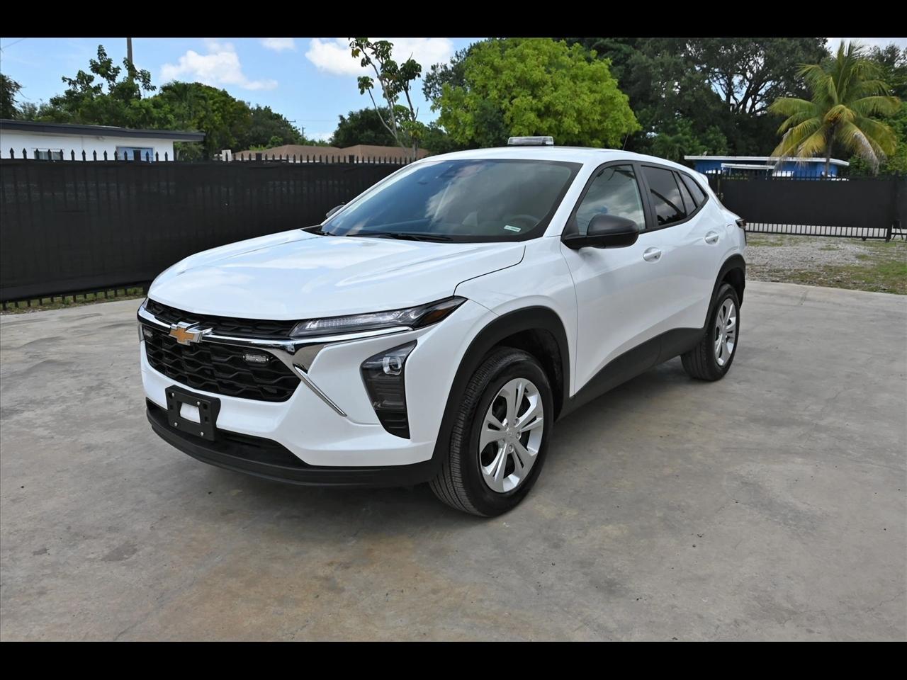 2025 Chevrolet Trax LS Sport Utility 4D