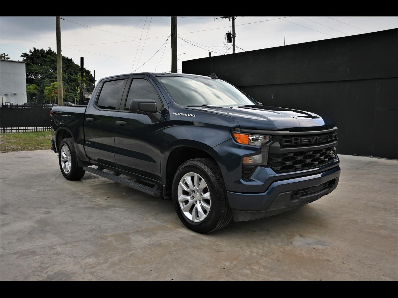 2022 Chevrolet Silverado 1500 Custom Pickup 4D 5 3/4 ft