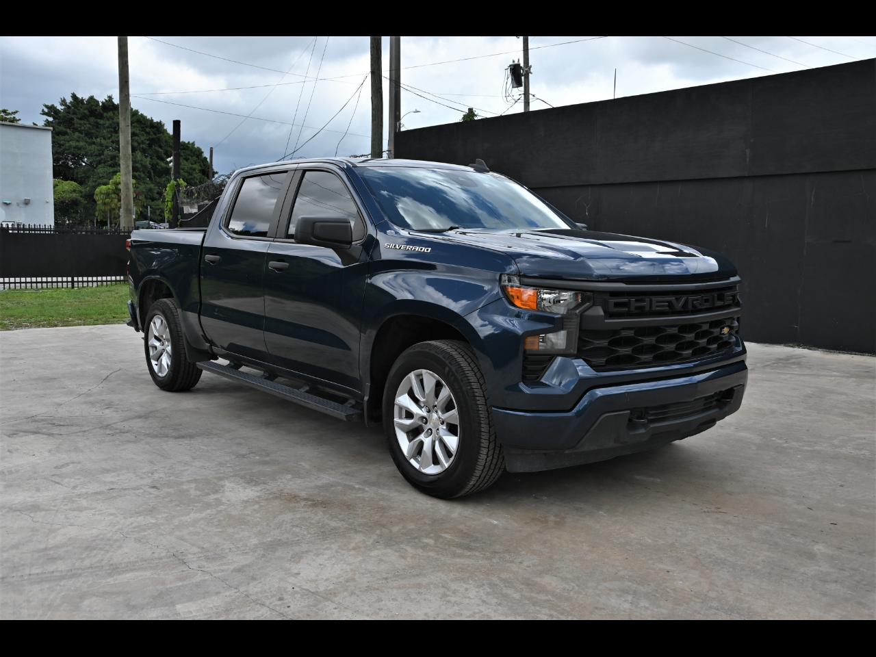 2022 Chevrolet Silverado 1500 Custom Pickup 4D 5 3/4 ft