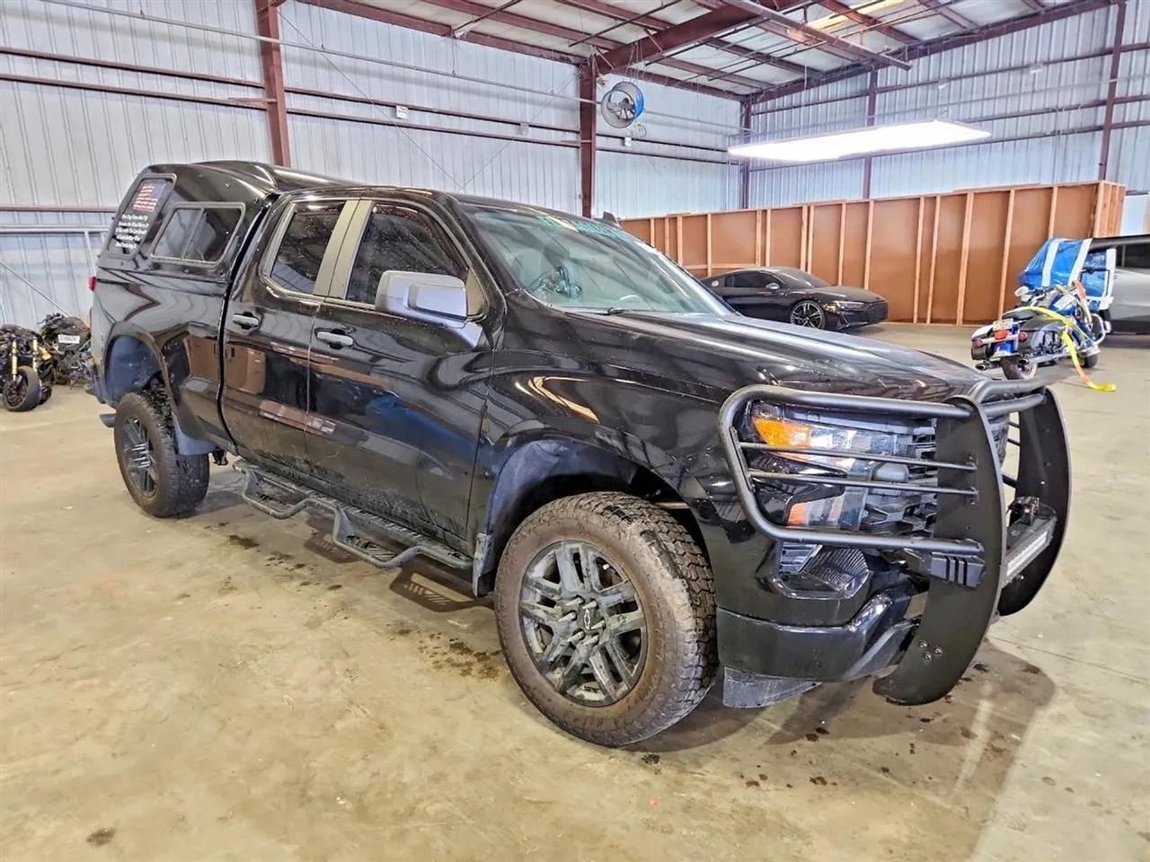 2024 Chevrolet Silverado 1500 Custom Pickup 4D 6 1/2 ft