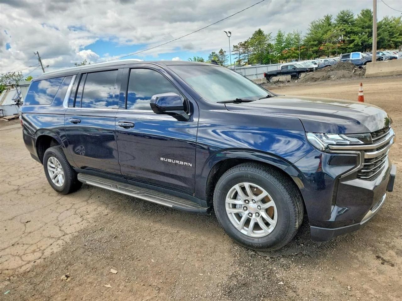 2023 Chevrolet Suburban LT Sport Utility 4D
