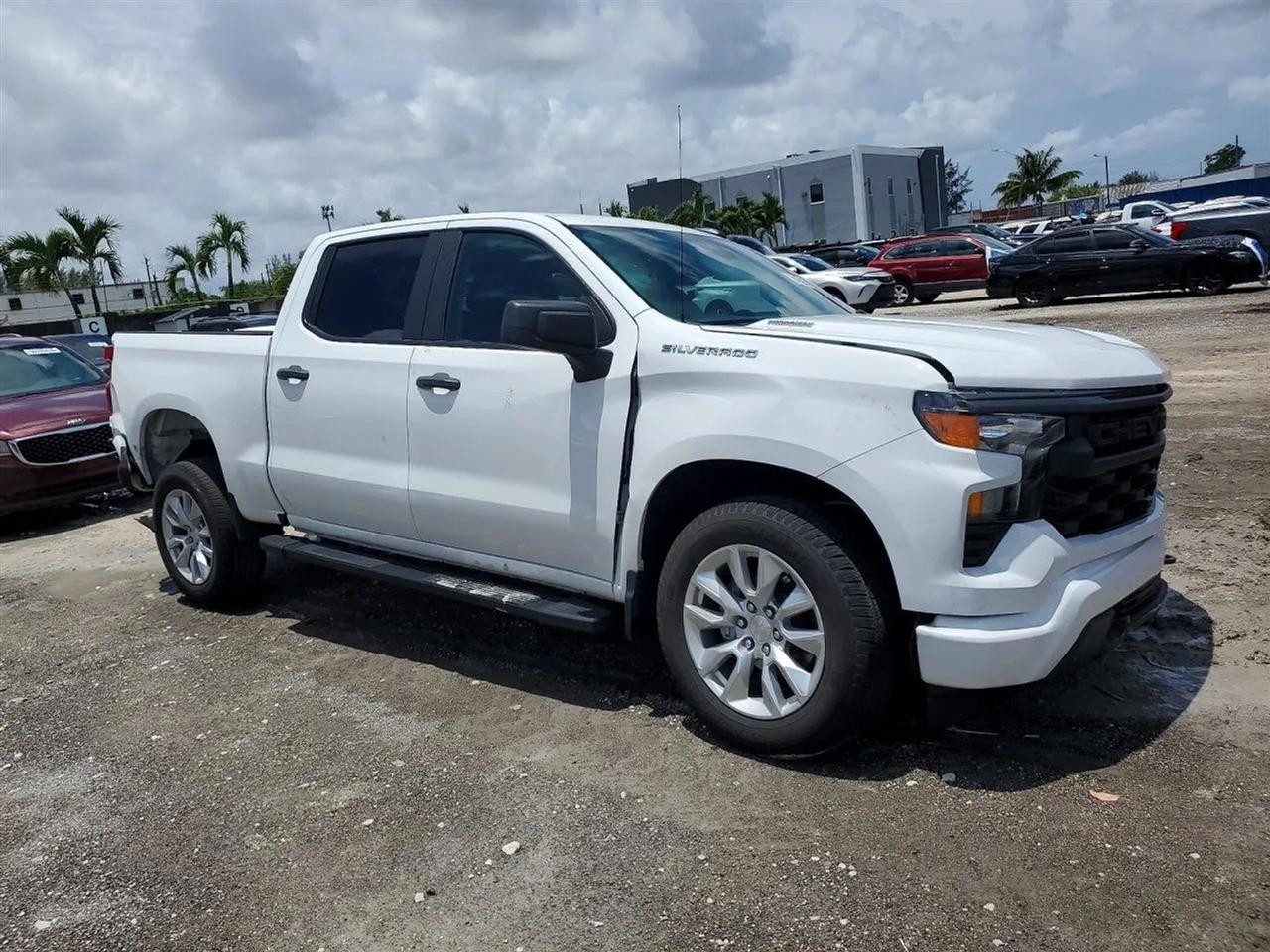 2025 Chevrolet Silverado 1500 Custom Pickup 4D 5 3/4 ft