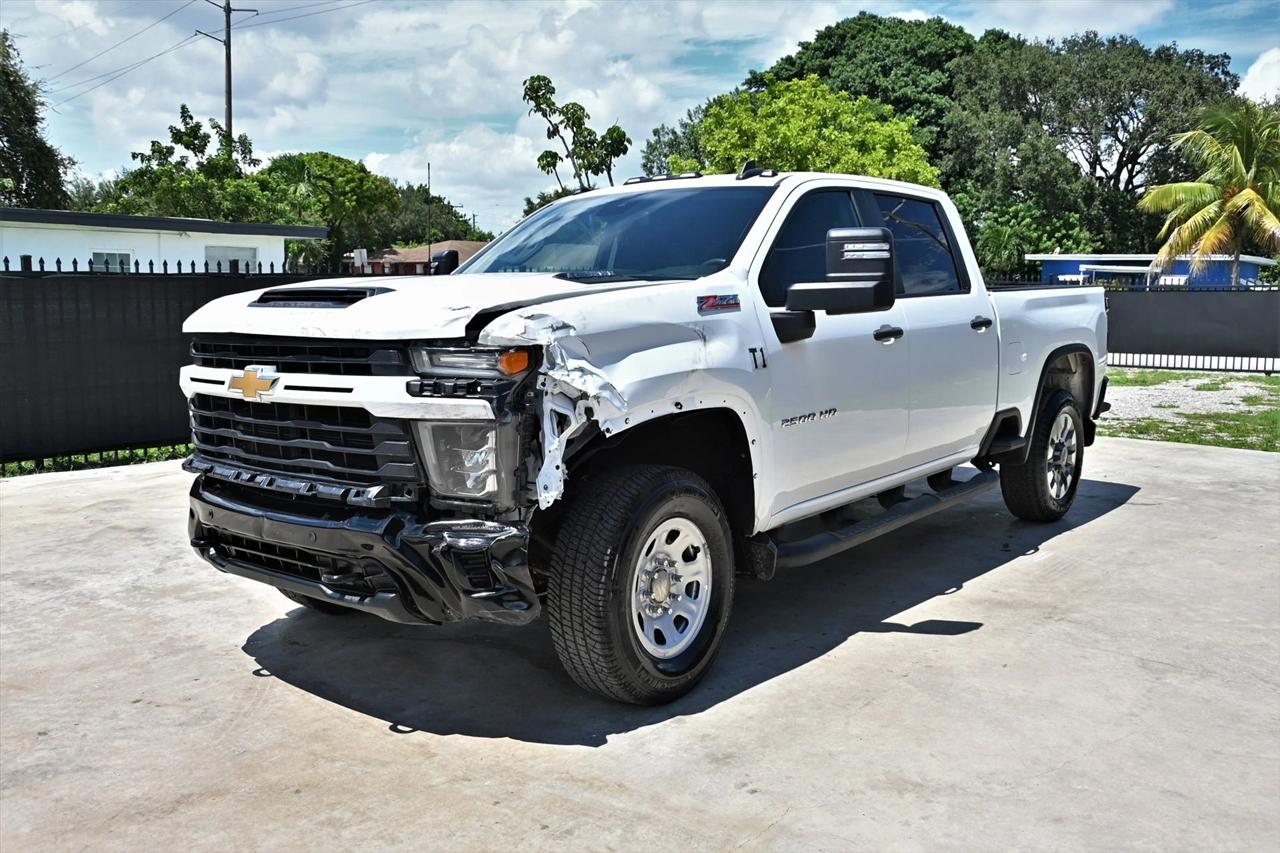 2025 Chevrolet Silverado 2500HD Custom Pickup 4D 6 1/2 ft
