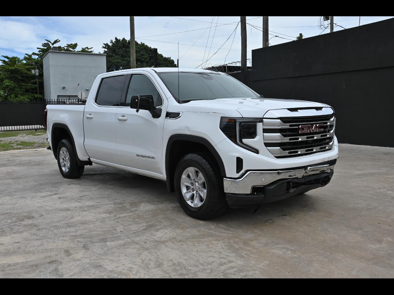 2024 GMC Sierra 1500 SLE Pickup 4D 5 3/4 ft