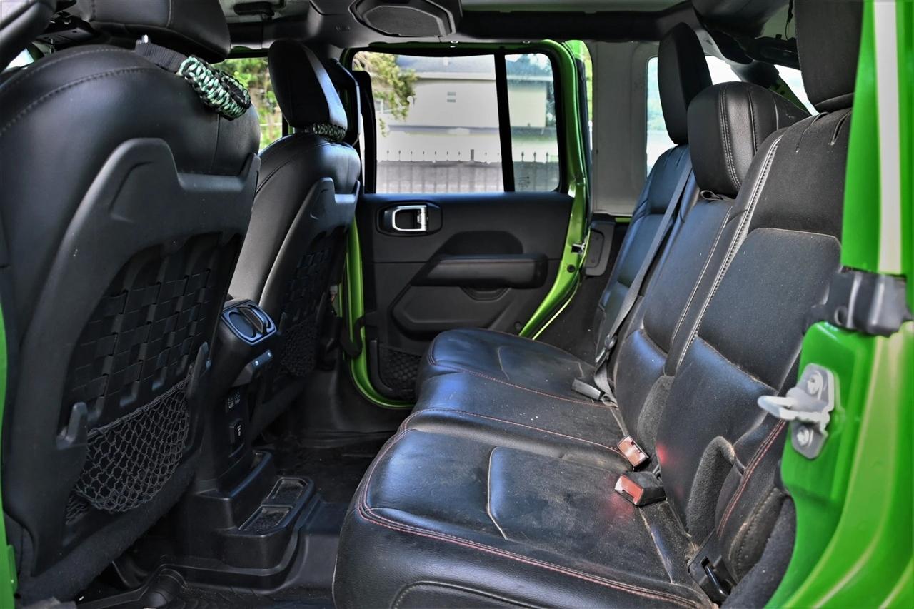 Jeep Wrangler photo 16