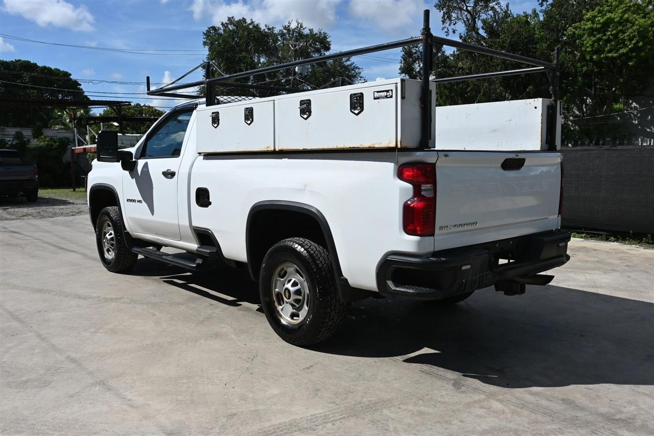 Chevrolet Silverado photo 3