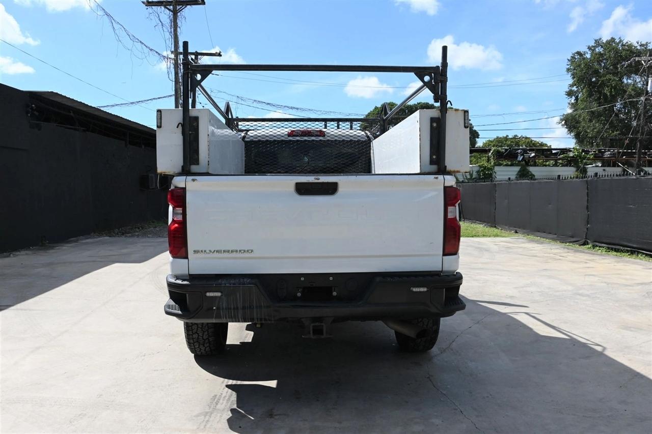 Chevrolet Silverado photo 4