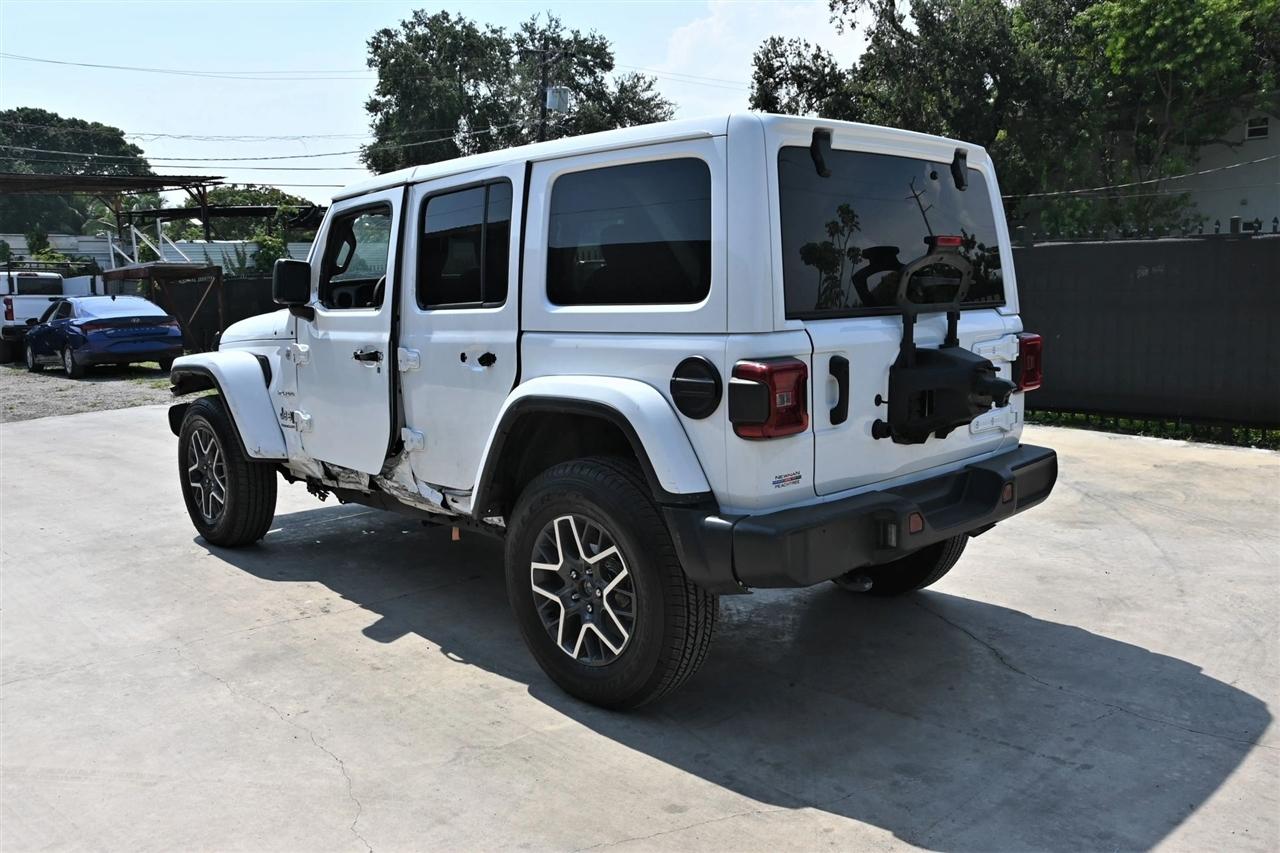 Jeep Wrangler photo 4