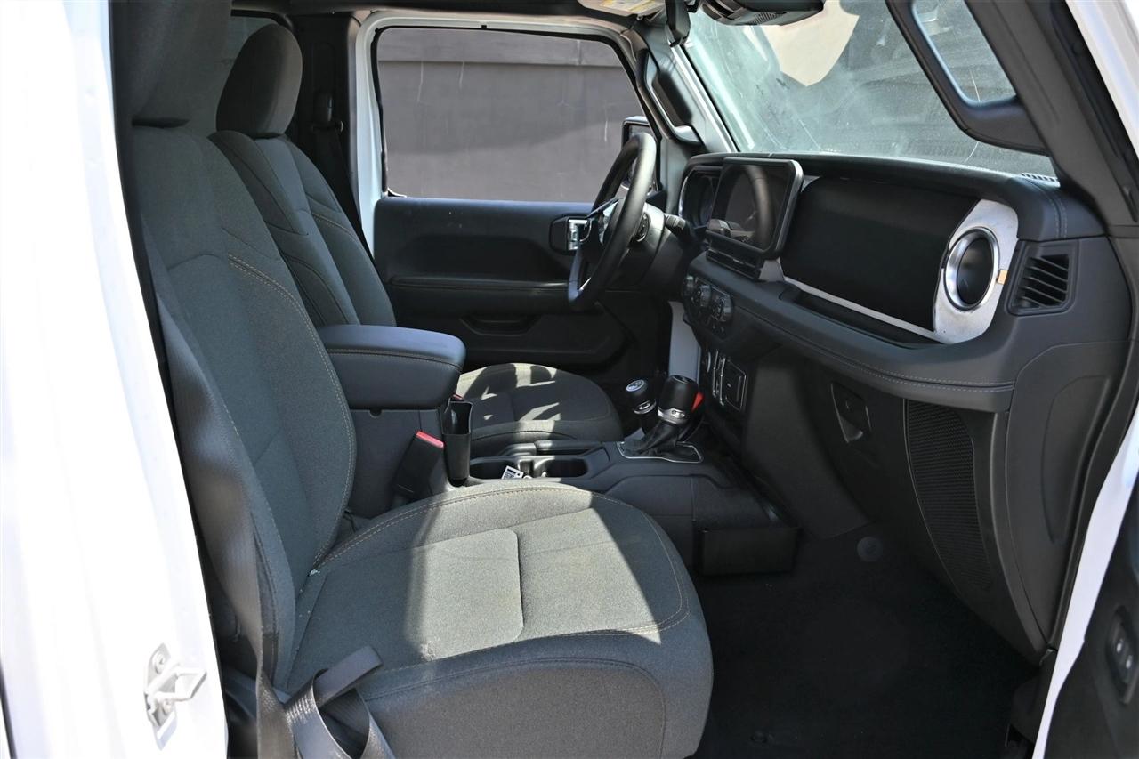 Jeep Wrangler photo 13