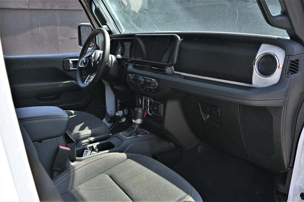 Jeep Wrangler photo 14