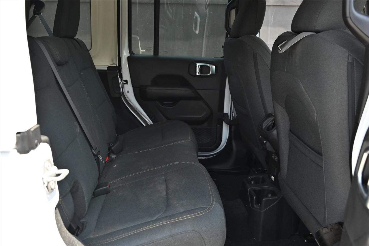 Jeep Wrangler photo 15