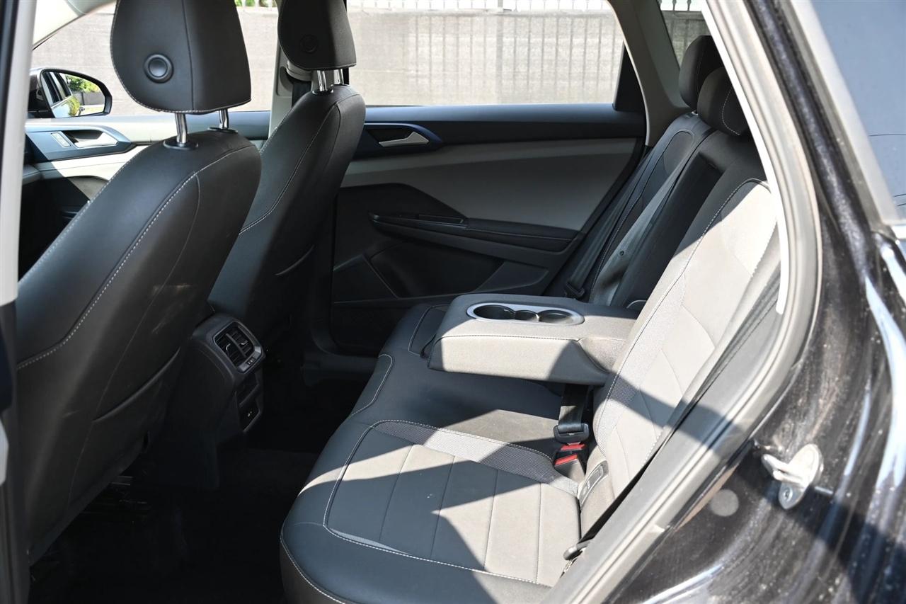 Volkswagen Taos photo 16