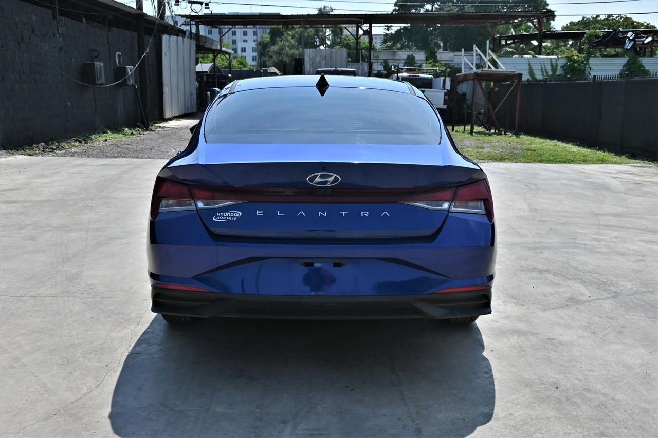 Hyundai Elantra photo 4