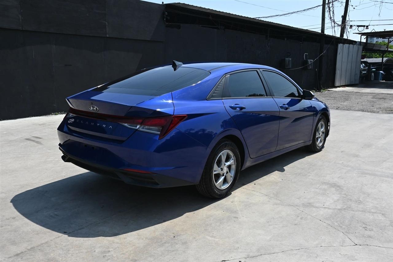Hyundai Elantra photo 5