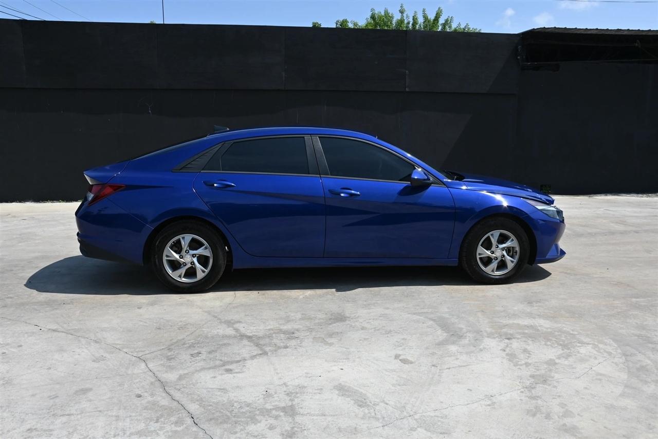Hyundai Elantra photo 6