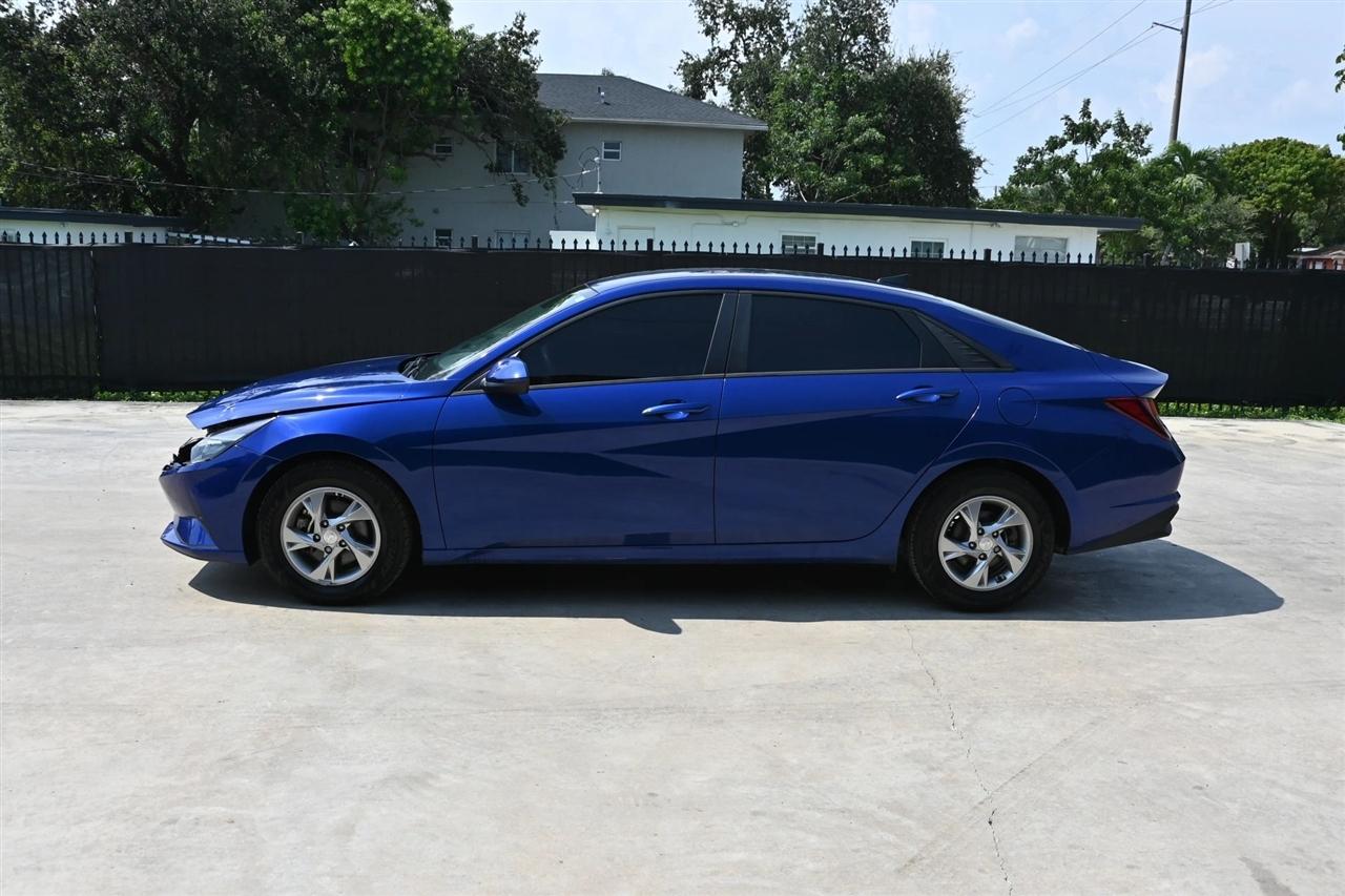 Hyundai Elantra photo 7