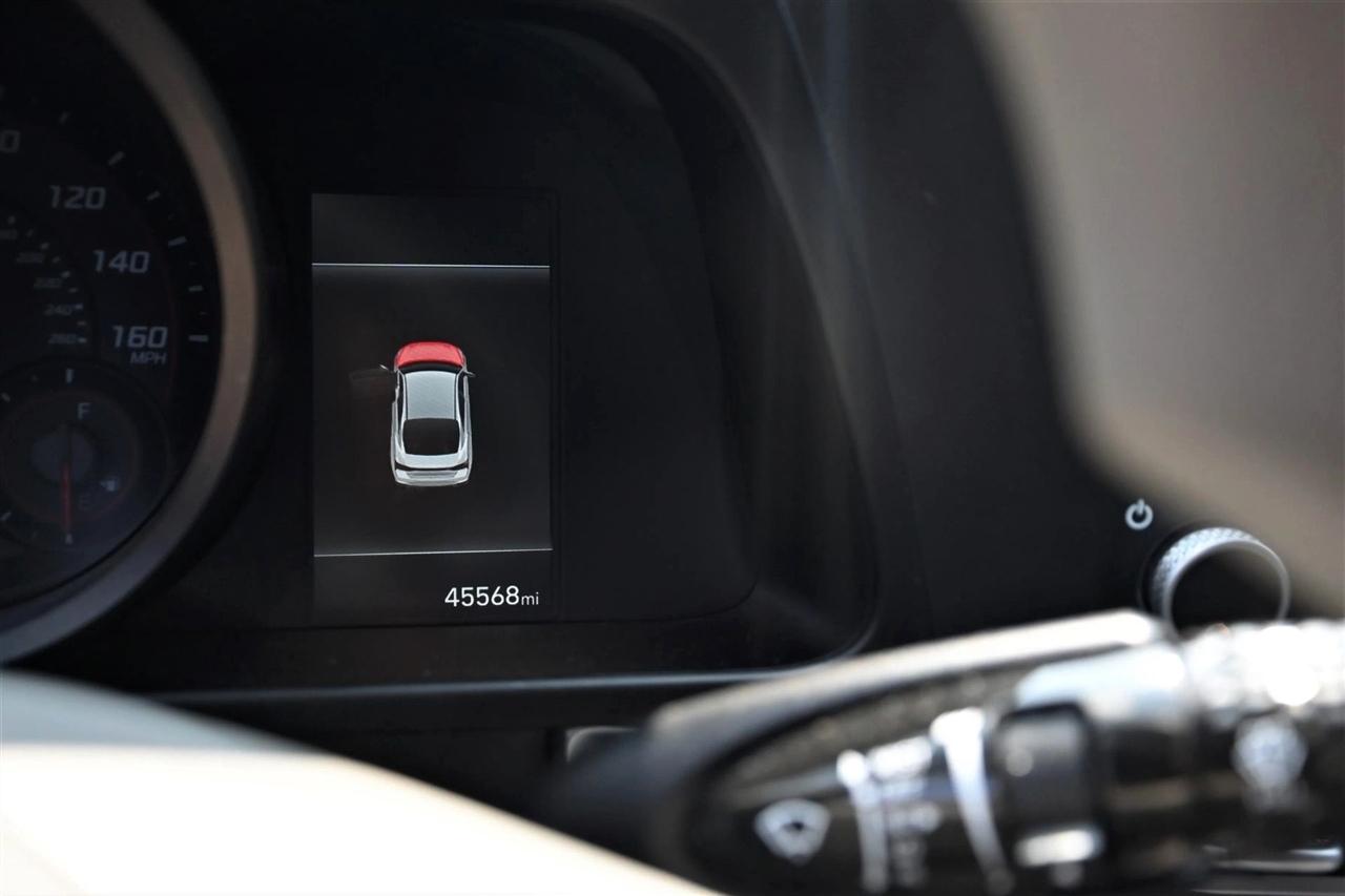 Hyundai Elantra photo 8