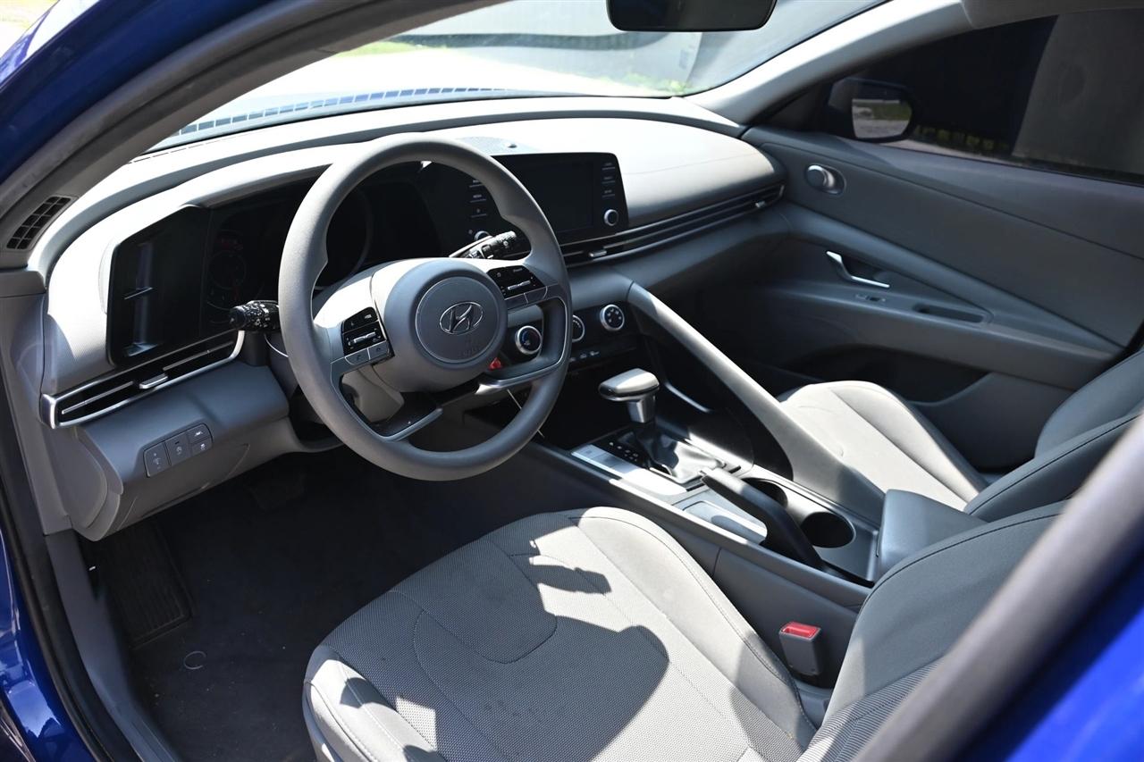 Hyundai Elantra photo 10