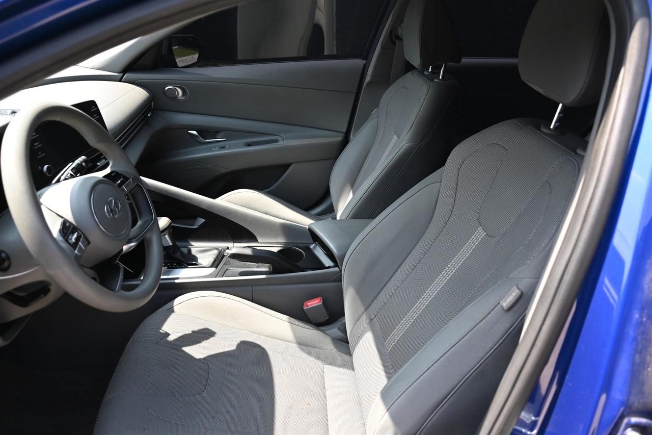 Hyundai Elantra photo 11