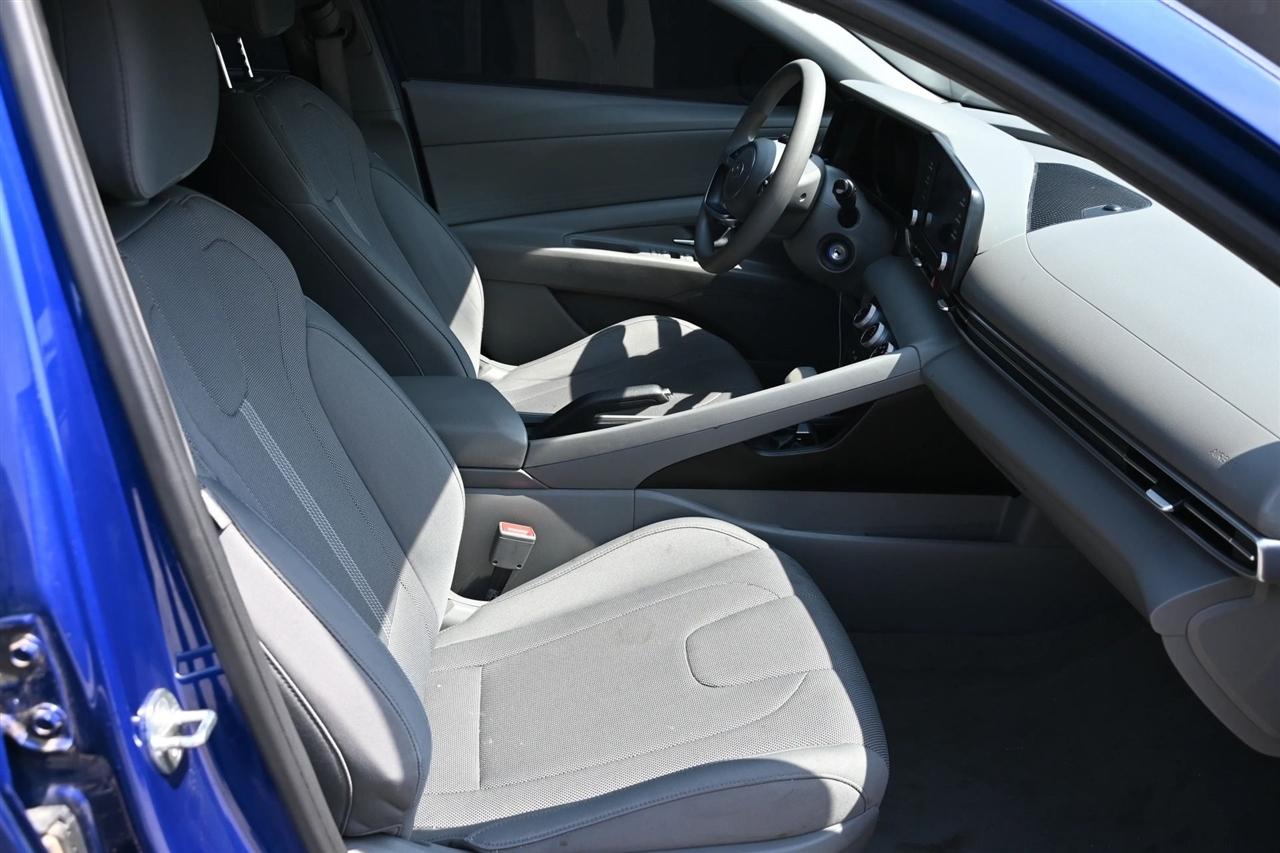 Hyundai Elantra photo 12