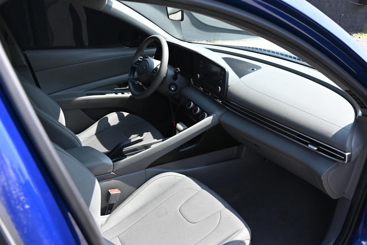 Hyundai Elantra photo 13
