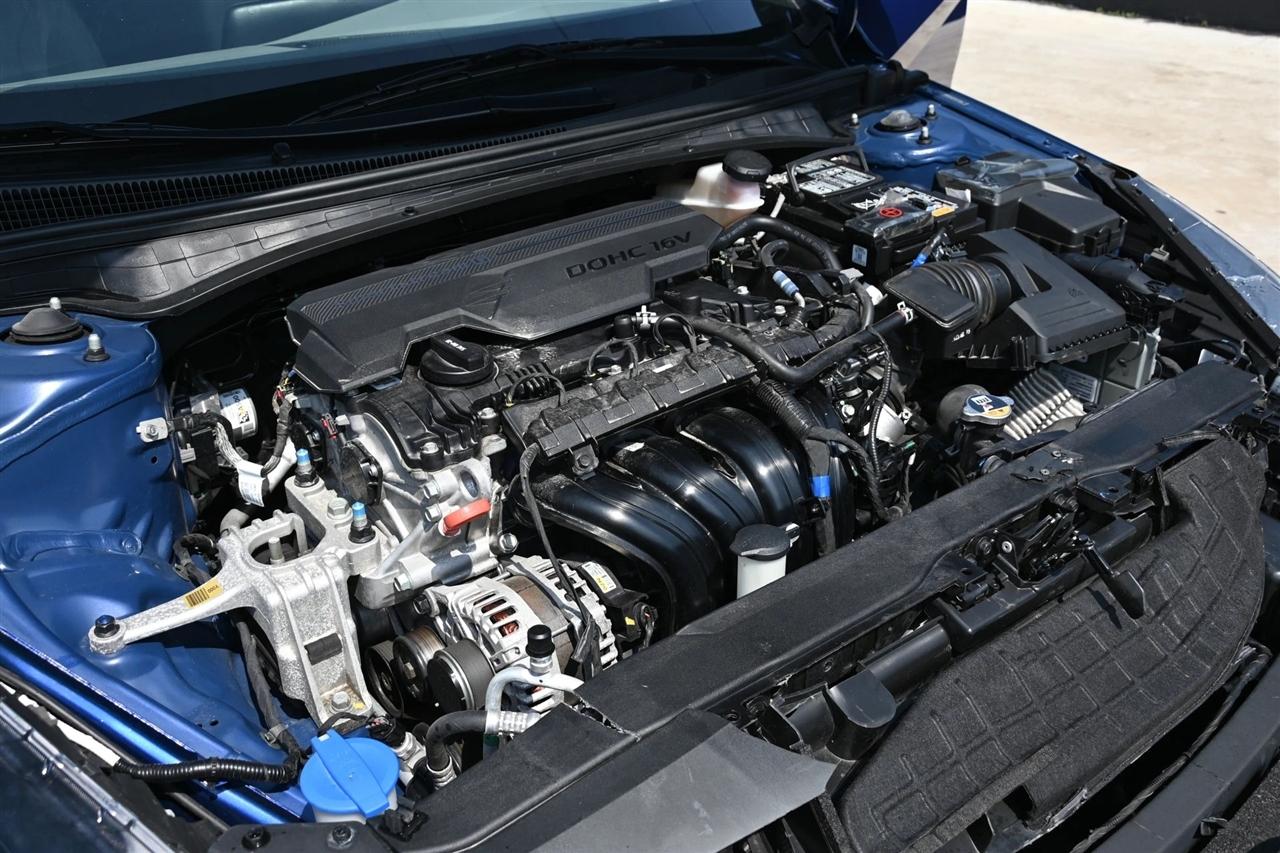 Hyundai Elantra photo 16