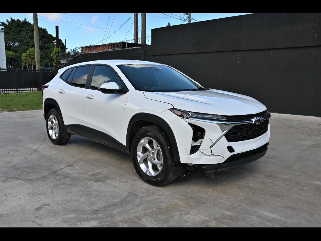 2025 Chevrolet Trax LS Sport Utility 4D