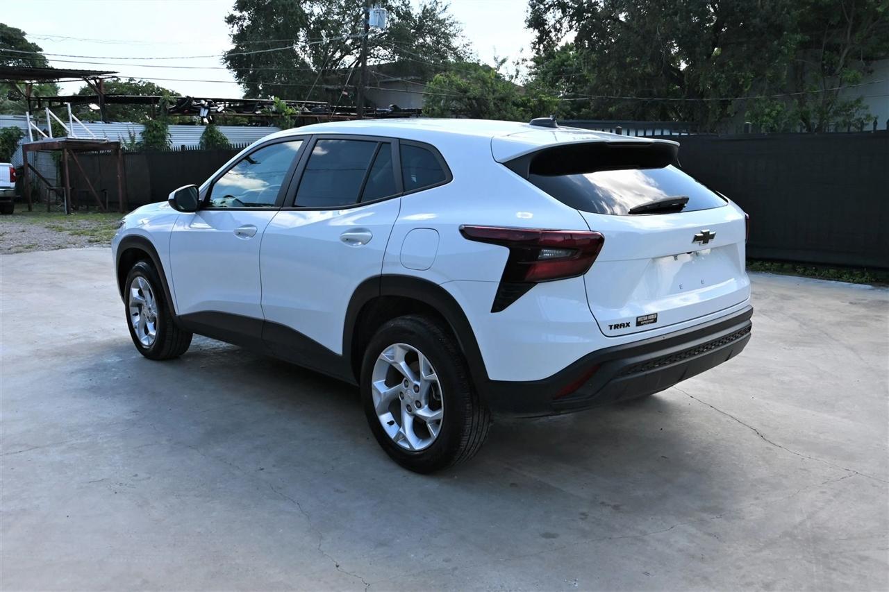 Chevrolet Trax photo 3