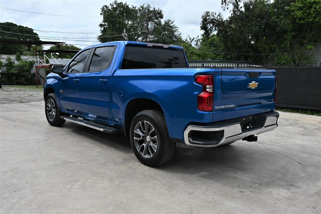 Chevrolet Silverado photo 3