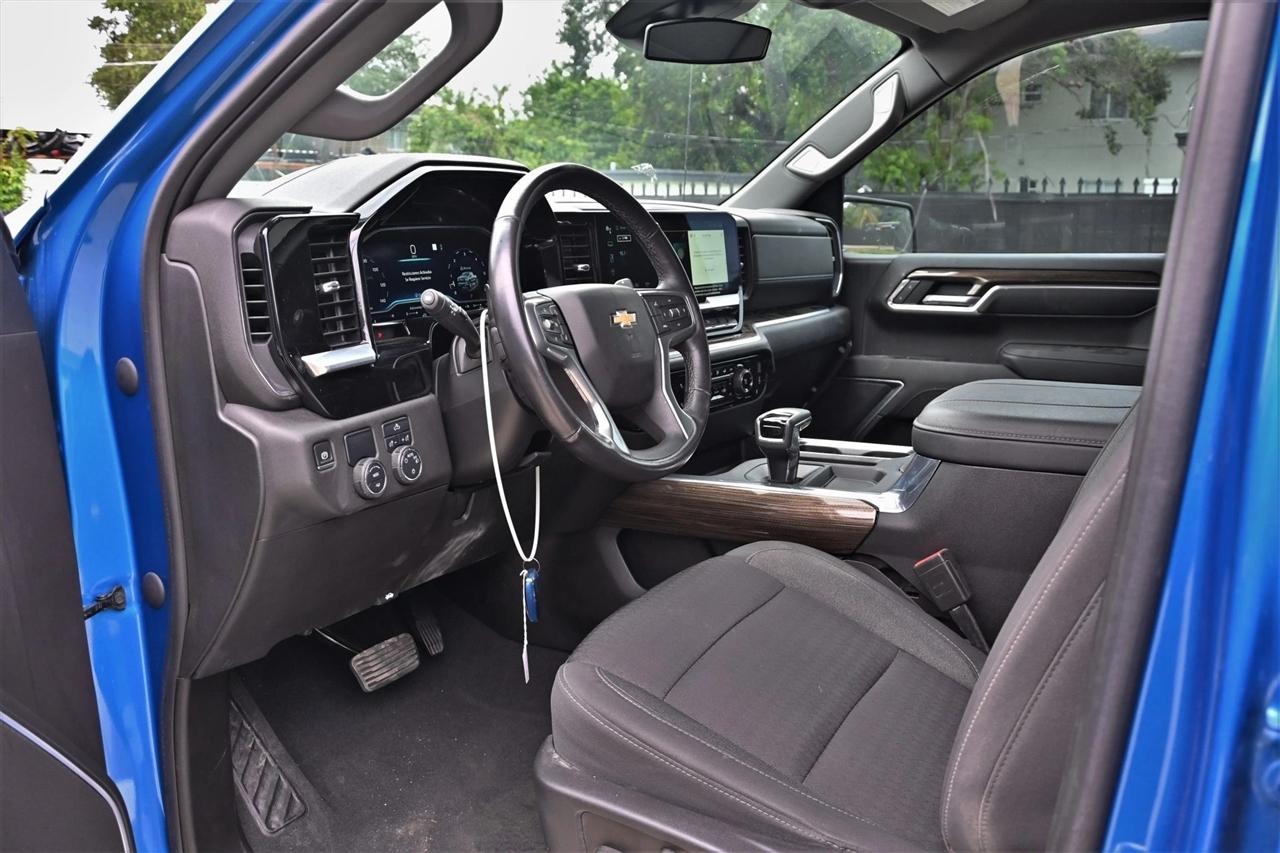 Chevrolet Silverado photo 13