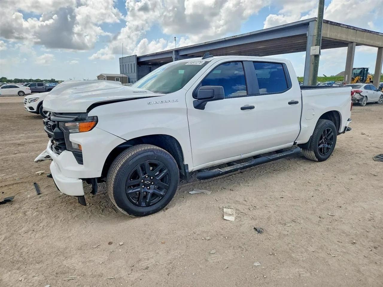 2025 Chevrolet Silverado 1500 Custom Pickup 4D 5 3/4 ft