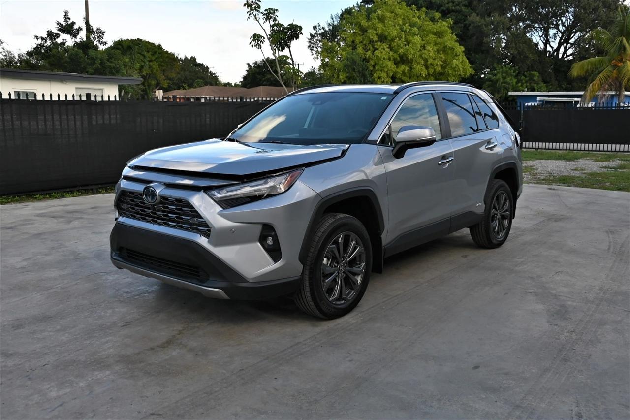 Toyota RAV4 photo 2