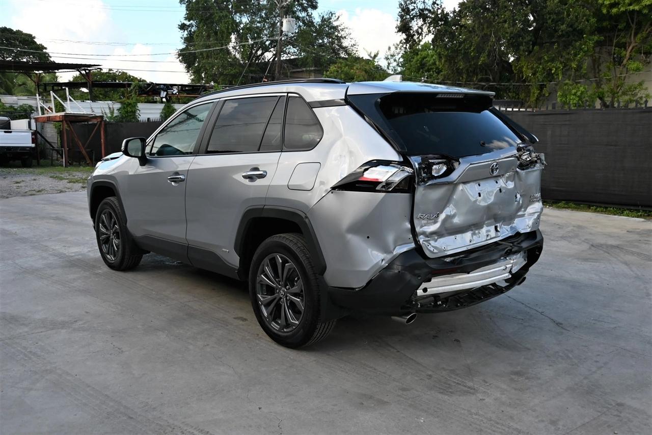 Toyota RAV4 photo 3