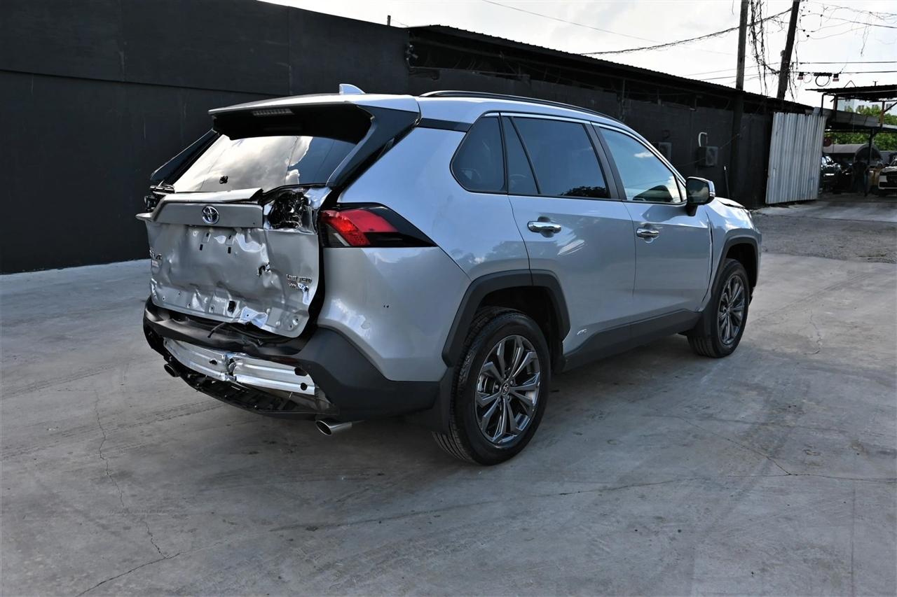 Toyota RAV4 photo 4