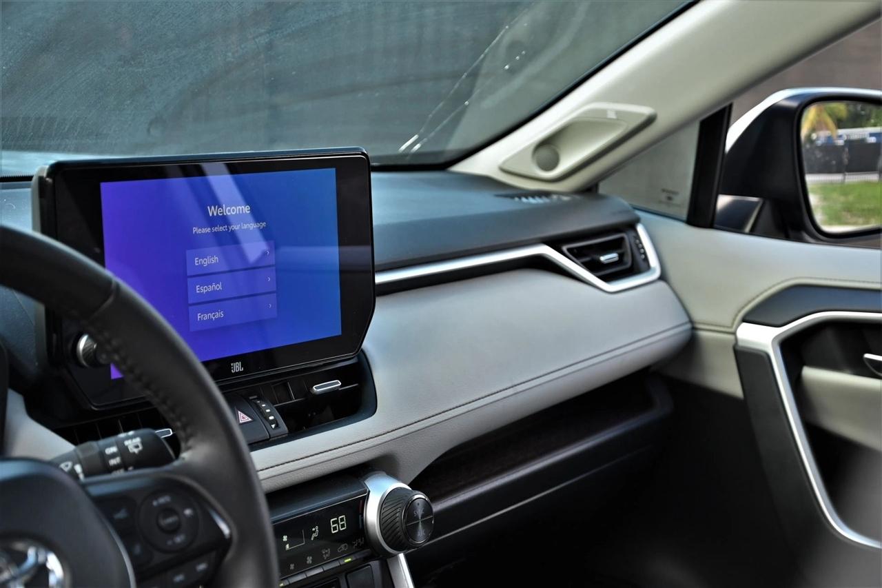 Toyota RAV4 photo 9